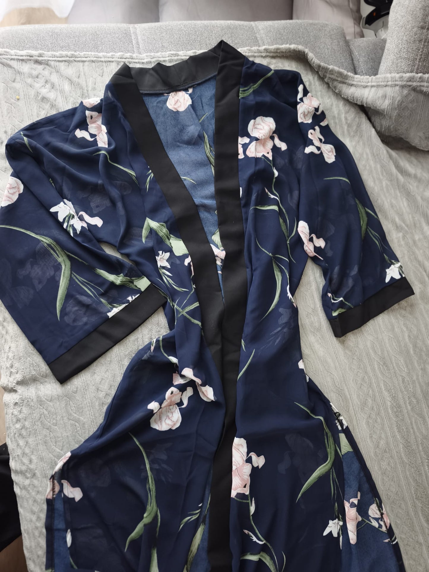KIMONO BERBERE AVEC DES FLEURS
