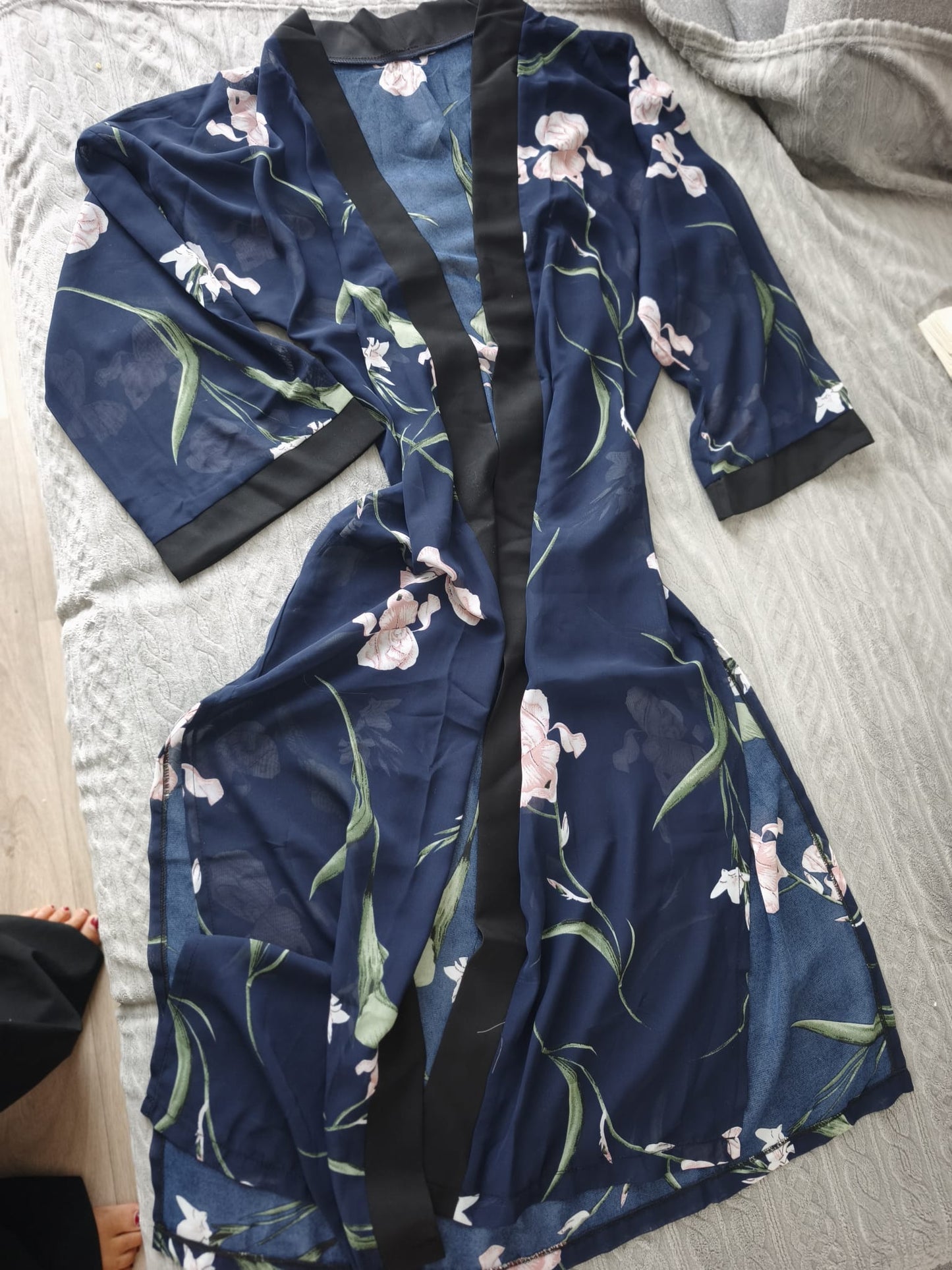 KIMONO BERBERE AVEC DES FLEURS