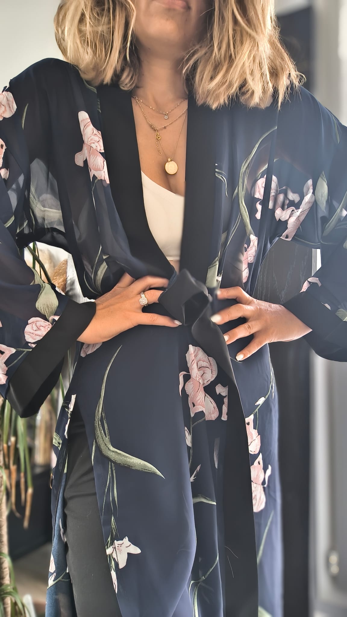 KIMONO BERBERE AVEC DES FLEURS