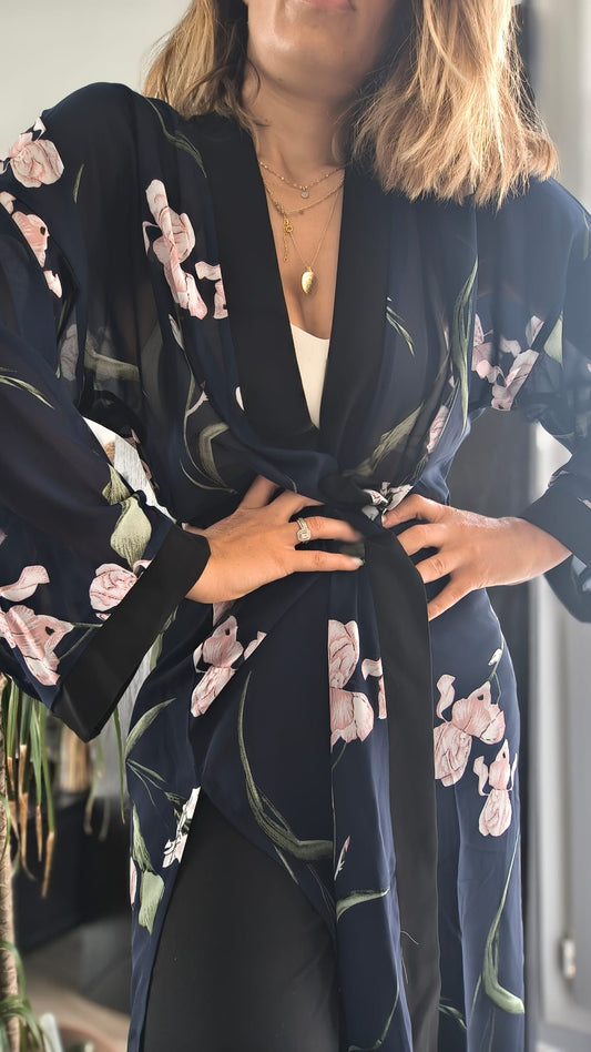 KIMONO BERBERE AVEC DES FLEURS